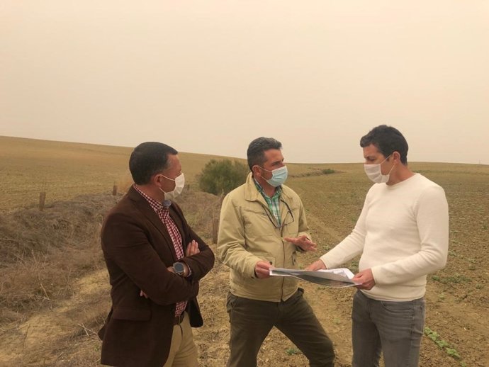 Visita a las obras sobre cauces que realiza la Junta en el entorno de Huelva capital.