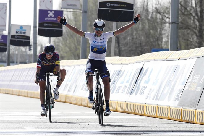 La ciclista Annemiek van Vleuten (Movistar Team) conquista la prueba A Través de Flandes, disputada sobre 122 kilómetros entre Roeselare y Waregem