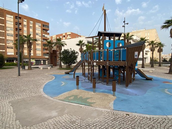 Juegos infantiles en la Plaza de Conquistadores