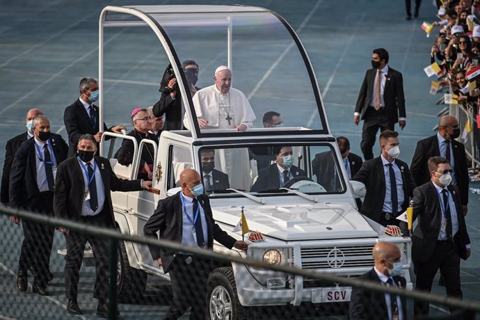 07 March 2021, Iraq, Erbil: Pope Francis rides his popemobile as he arrives into Erbil's Franso Hariri Stadium to lead a mass as part of his visit to the autonomous Kurdistan Region in northern Iraq. Pope Francis arrived in Iraq on Friday for the first 