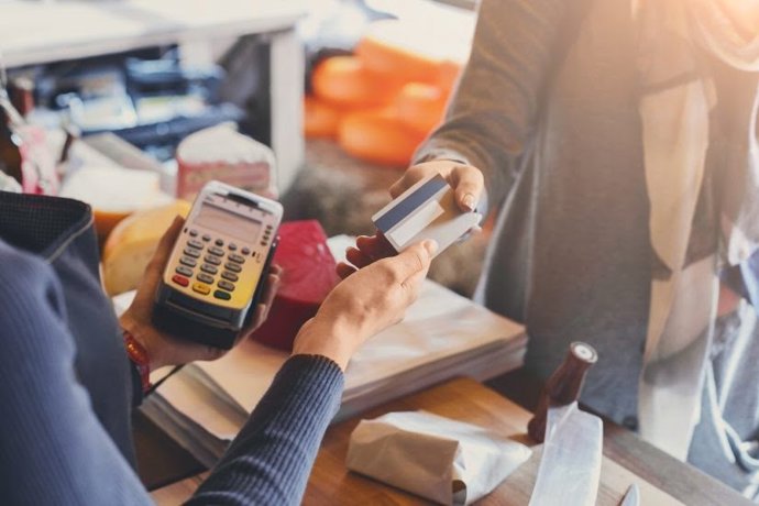 Archivo - Un Brexit duro devaluará el euro y mejorará la capacida de compra de los viajeros