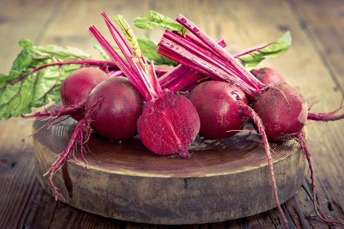 Archivo - Beetroots on the wooden table