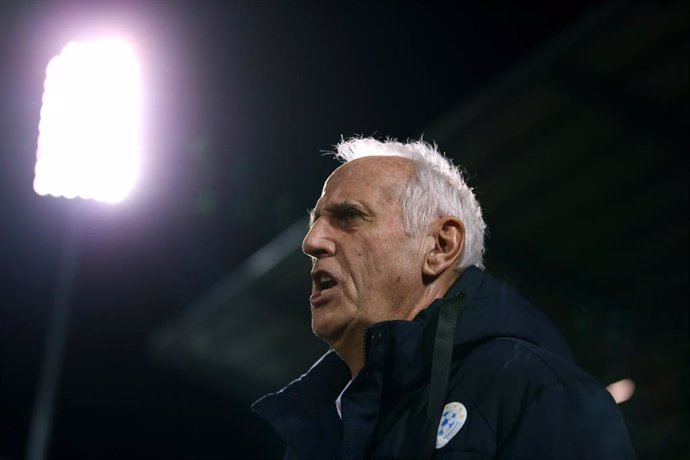 Archivo - 17 November 2019, Kosovo, Pristina: Kosovo Manager Bernard Challandes is pictured during the UEFA EURO 2020 qualifiers Group A soccer match between Kosovo and England at the Fadil Vokrri Stadium, known as Pristina City Stadium. Photo: Steven P