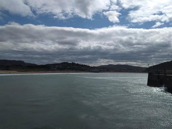 Nubes sobre la costa vasca.
