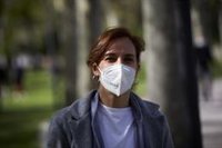 Mónica García asegura que con ella como presidenta los bares "seguirían abiertos", en la calle y con ayudas