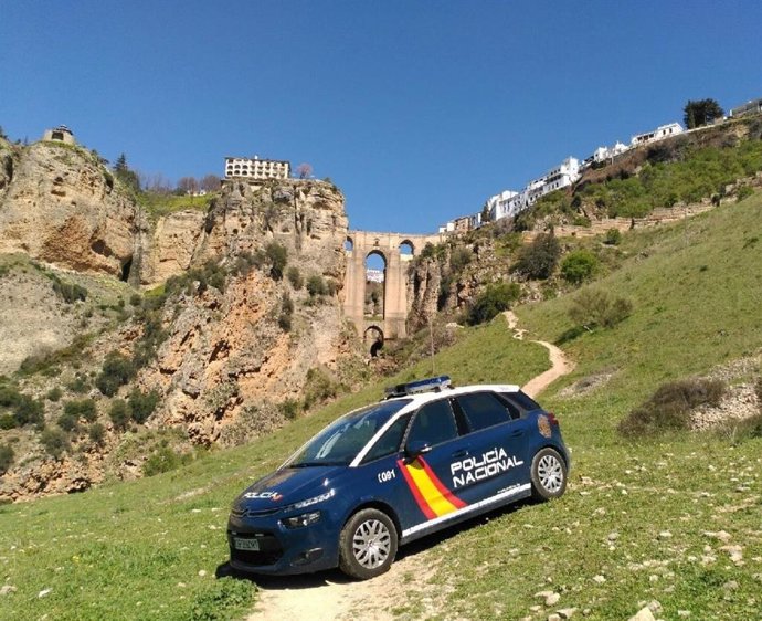 Imagen de archivo de un coche de la Policía Nacional en Ronda