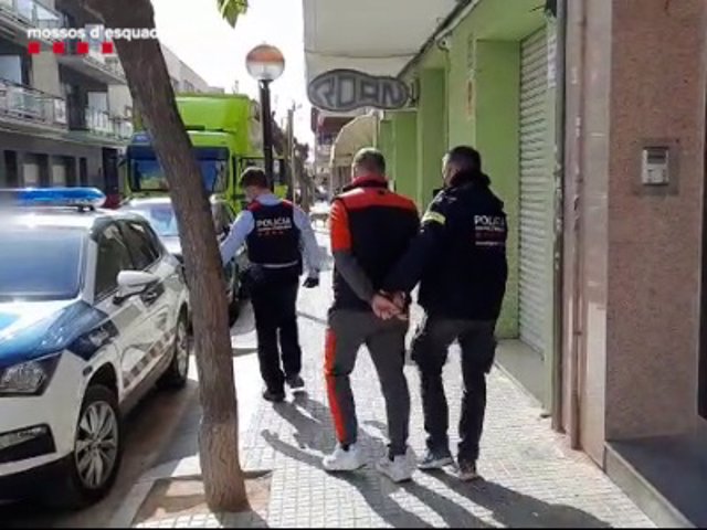 Dos detinguts per rellogar a turistes pisos de Barcelona amb documentació falsa.