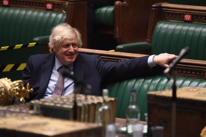 HANDOUT - 03 March 2021, United Kingdom, London: UKPrime Minister Boris Johnson looks on as Chancellor of the Exchequer Rishi Sunak delivers his Budget speech at the House of Commons in London. Photo: Uk Parliament/Jessica Taylor/PA Media/dpa - ATTENTI