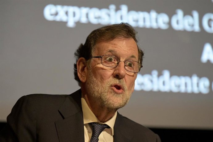 Archivo - El expresidente del Gobierno, Mariano Rajoy durante la presentación de las memorias del jurista José Manuel Romay, en A Coruña, Galicia (España), a 18 de septiembre de 2020.