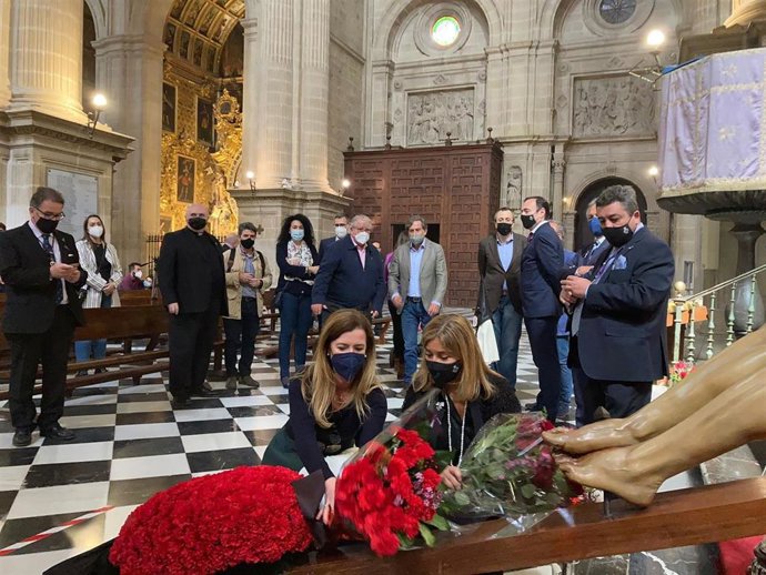 El PP de Jaén visita a una cofradía en Semana Santa.