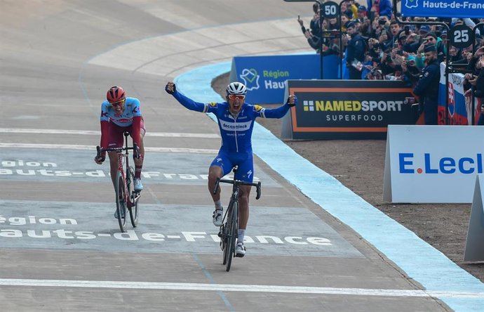 Archivo - PHILIPPE GILBERT of Deceuninck Quick step during the Paris-Roubaix 2019, cycling race, Compiegne - Roubaix (257 Km) on April 14, 2019 in Roubaix, France - Photo Stephane Valade / DPPI