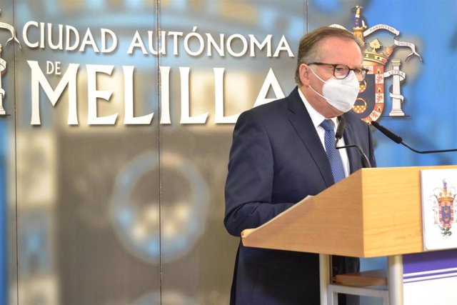 Archivo - El presidente de Melilla, Eduardo de Castro, en rueda de prensa en una foto de archivo.