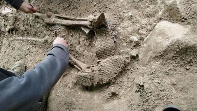 Archivo - Fosa del Prat del Fuster de Sorpe, en Lleida