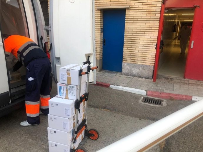 El Gobierno inicia el reparto de 1.056.500 dosis de vacunas de AstraZeneca contra el coronavirus.