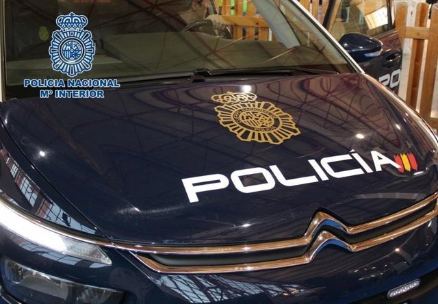 Archivo - Imagen de un coche patrulla de la Policía Nacional