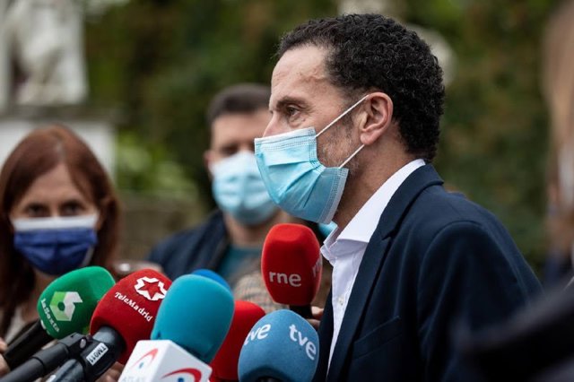 El candidato de Cs a la Presidencia de la Comunidad de Madrid, Edmundo Bal, atiende a lso medios.