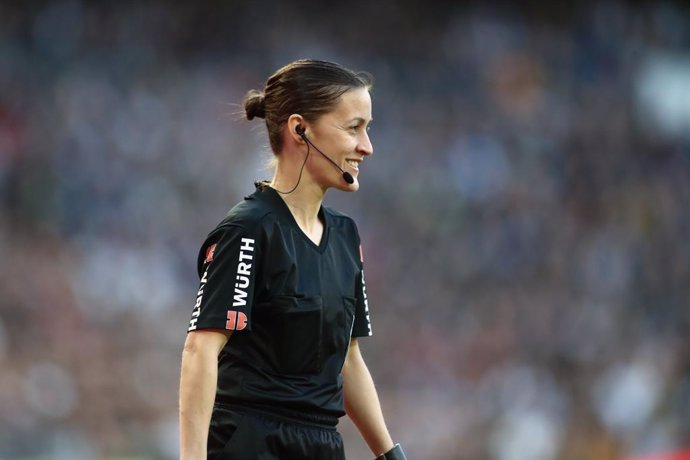 Archivo - Guadalupe Porras, assistant referee, looks on during the Spanish League, La Liga, football match played between Real Madrid and Atletico de Madrid at Santiago Bernabeu Stadium on February 01, 2020, in Madrid, Spain.