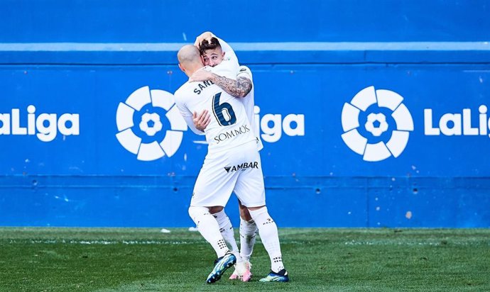 Archivo - Sandro Ramirez celebra un gol del Huesca esta temporada