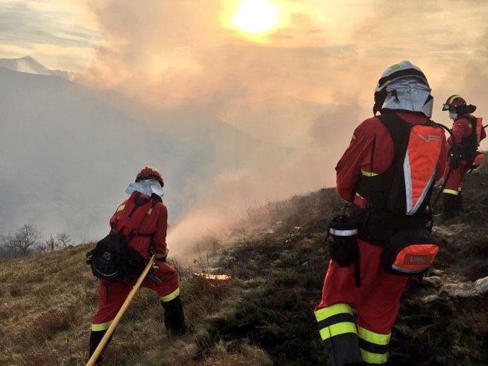 Archivo - Incendio forestal en Cantabria