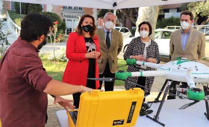 Dos drones y una embarcación no tripulada se incorporan a la lucha contra el alga invasora