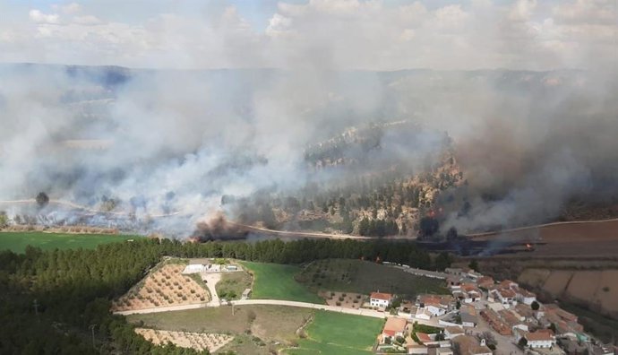 Imagen del incendio declarado en Requena (Valencia)