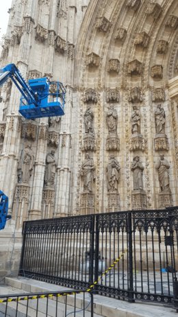Labores de conservación en las portadas de la Catedral