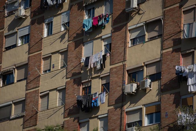 Archivo - Edificios del barrio de Ciutat Meridiana, en Barcelona