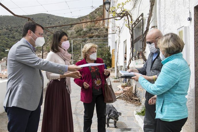 Entrega de las tablets en Laroya