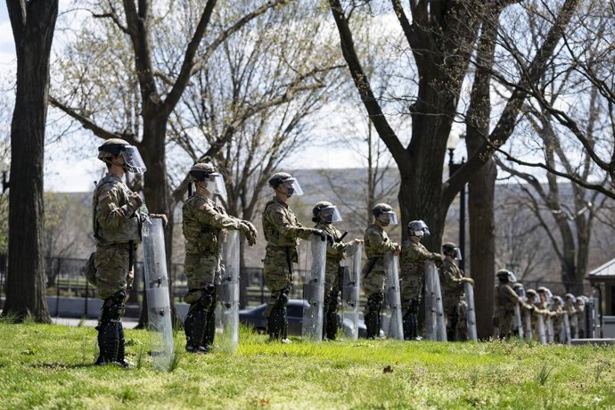 Soldats de la Gurdia Nacional custodiant el Capitoli dels Estats Units.