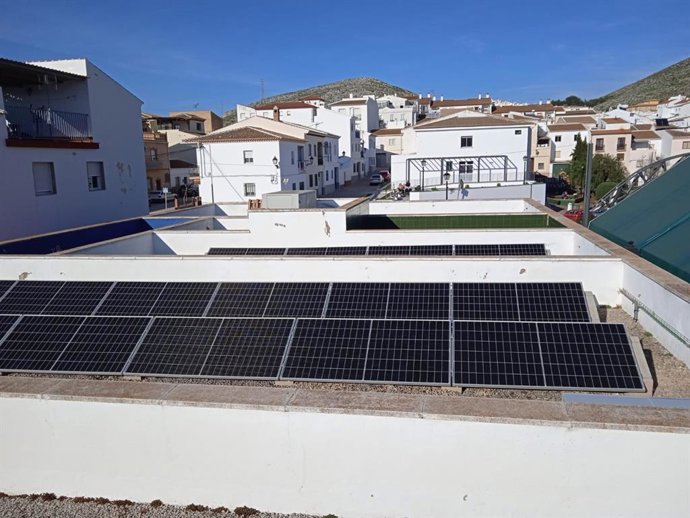 Endesa implanta un innovador proyecto de transición energética en los municipios donde construye sus plantas renovables