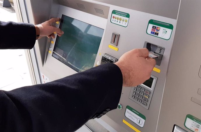El pago con tarjeta bancaria alcanza el 20% de las operaciones en el Metro de Granada