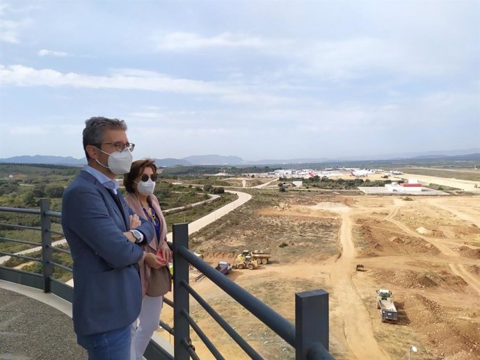 El conseller de Política Territorial, Arcadi España, visita el aeropuerto de Castellón