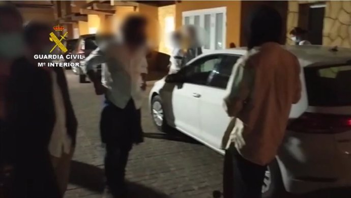 La Guardia Civil desaloja una fiesta ilegal con una veintena de personas en Fuerteventura