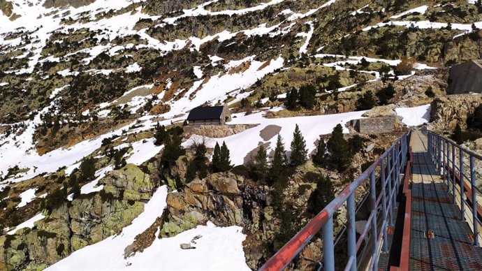 Imagen de una de las zonas de búsqueda del montañero desaparecido hace 10 días en el Pirineo oscense