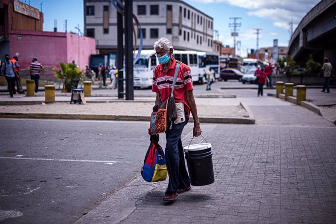 29 March 2021, Venezuela, Valencia: A man walks at a street in Valencia during the second week of radical quarantine which was imposed to curb the spread of the coronavirus. Photo: Elena Fernandez/ZUMA Wire/dpa
