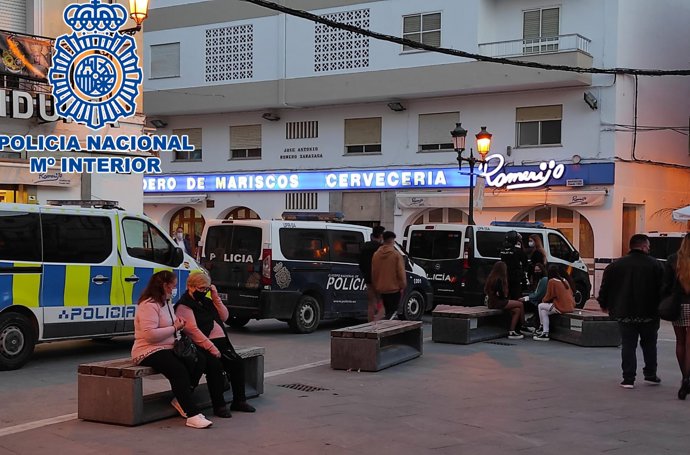 La Policía identifica en dos locales a más de 200 personas sin cumplir las medidas contra el Covid-19