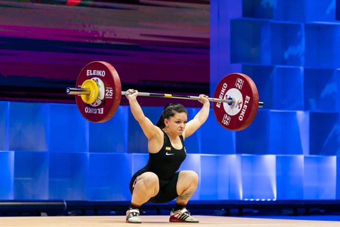 La española Olga Fernández en el campeonato de Europa de halterofilia