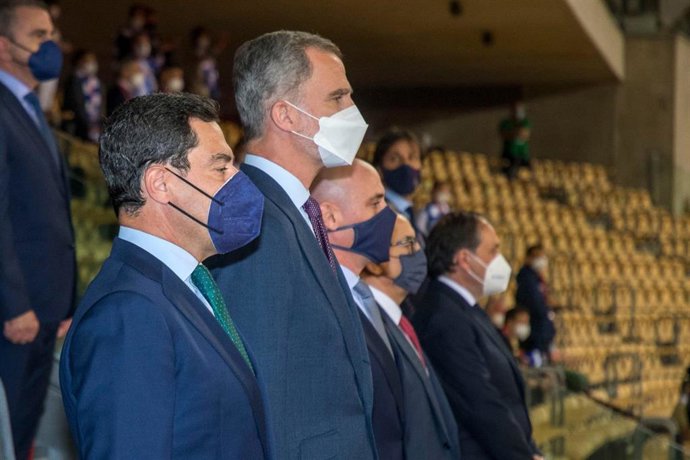 El Rey de España y el presidente de la Junta de Andalucía en la Final de la Copa del Rey.