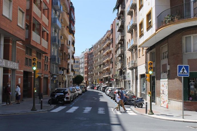 Archivo - Huelva.-Ayuntamiento acomete la reordenación del tráfico y semaforización de pasos de peatones para mejoras de movilidad