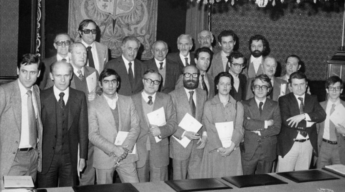 Comisión redactora del 'Estatuto dos 16'. El próximo 6 de abril de 2021, Galicia conmemora el 40 aniversario de la promulgación del Estatuto de Autonomía de Galicia