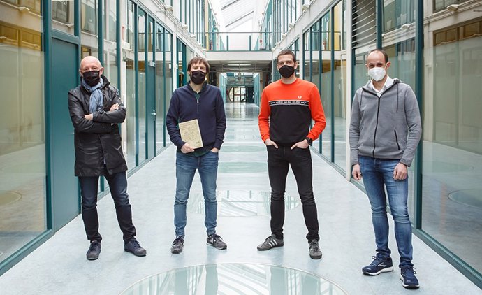 Los autores del capítulo sobre la familia Yeregui, en la UPNA. De izda. A dcha Jesús María Pintor, Jokin Aginaga, Adrián Claver y Xabier Iriarte