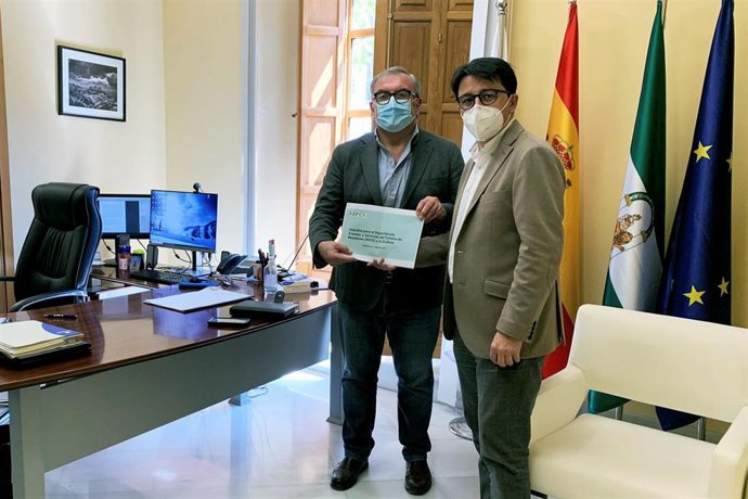 El diputado provincial de Cultura y Cine, Manuel Guzmán, se reúne con la asociación de productores de eventos de Andalucía