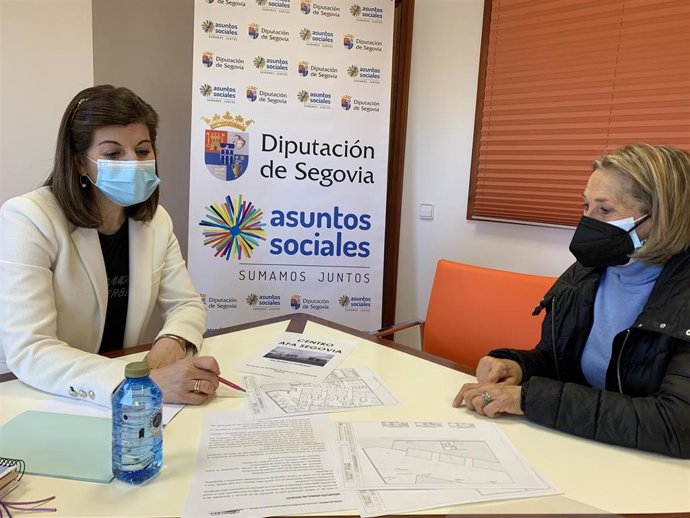 Azucena Suárez e Isabel Miranda, durante la reunión.