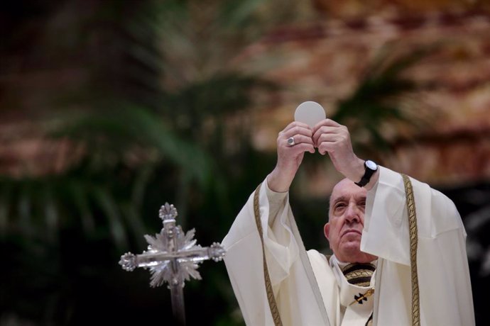 01 April 2021, Vatican, Vatican City: Pope Francis leads Holy Chrism Mass in St. Peter's Basilica at the Vatican, ahead of Catholic celebrations for Good Friday and Easter. Photo: Evandro Inetti/ZUMA Wire/dpa
