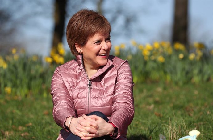 03 April 2021, United Kingdom, Glasgow: Scottish First Minister and leader of the Scottish National Party (SNP) Nicola Sturgeon campaigns for the Scottish Parliamentary election at Ruchill Park. Photo: Russell Cheyne/PA Wire/dpa