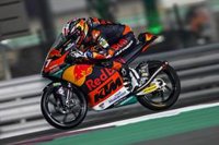 Pedro Acosta gana desde el 'pit-lane' y es nuevo líder de Moto3