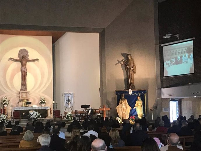 Concluyen los actos de la Semana Santa con el "Encuentro Glorioso" en la parroquia de Santa Rita