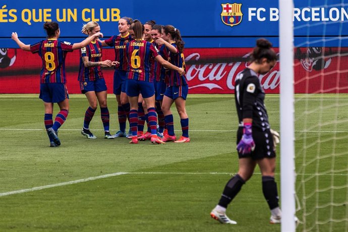 Las jugadoras del FC Barcelona celebran uno de sus goles ante el Levante en la Primera Iberdrola 2020-2021