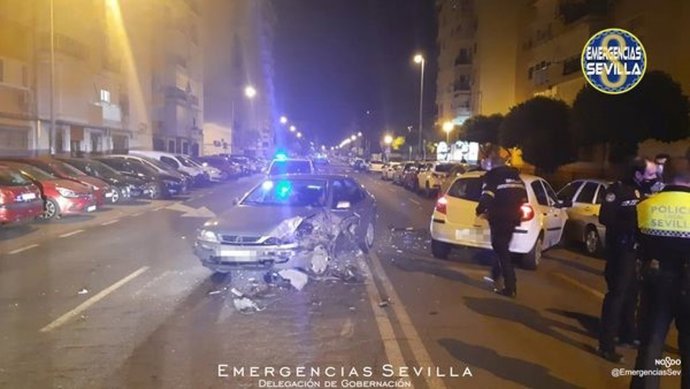 Un conductor que triplicaba la tasa de alcohol causa un accidente en Sevilla invadiendo el sentido contrario en Alcosa