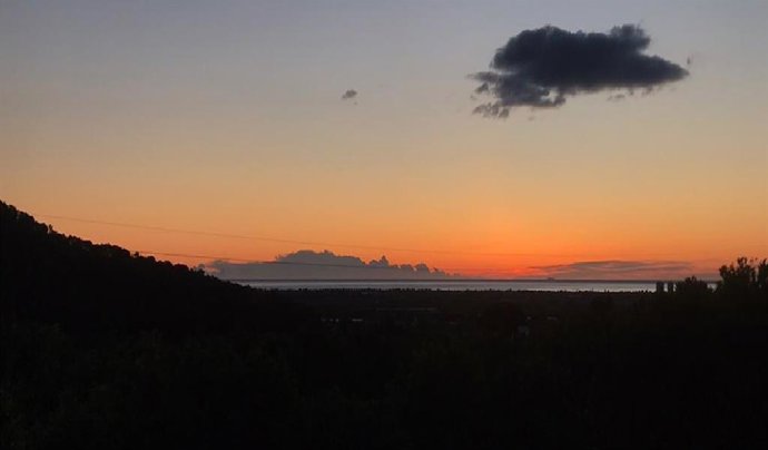 Archivo - Cielos poco nubosos salvo en Castellón